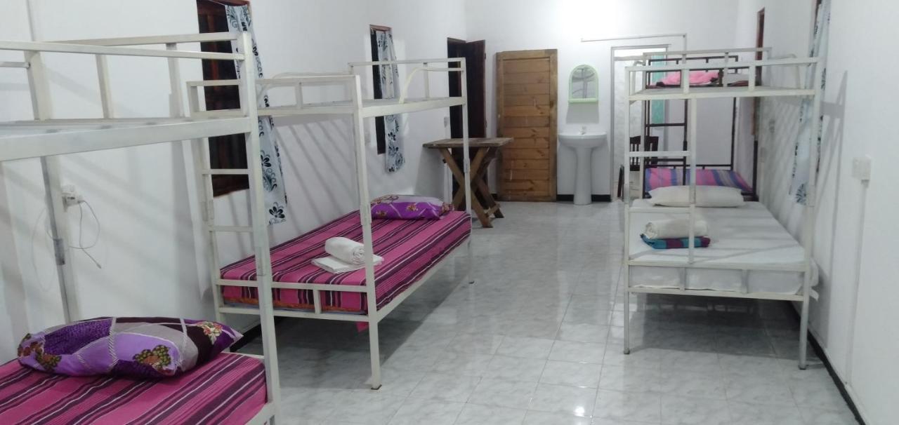 Walkers Hostel Тринкомали Экстерьер фото
